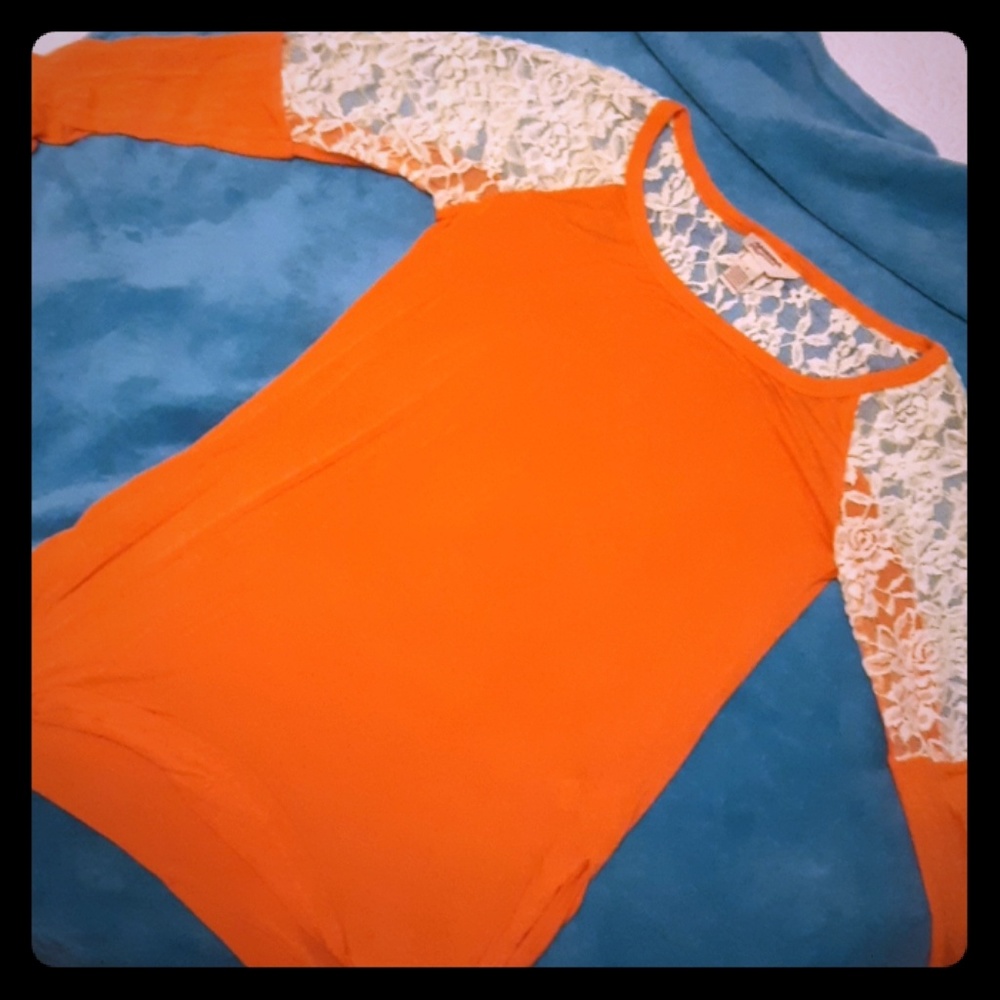 NWOT Super cute Arizona brand top